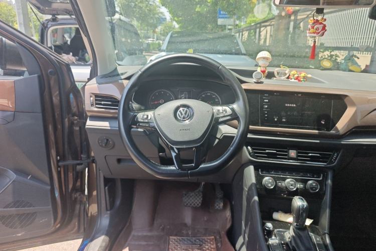 Used Volkswagen Tharu 2020 280TSI Two-Wheel Drive Luxury Edition China VI Standard Steering Wheel