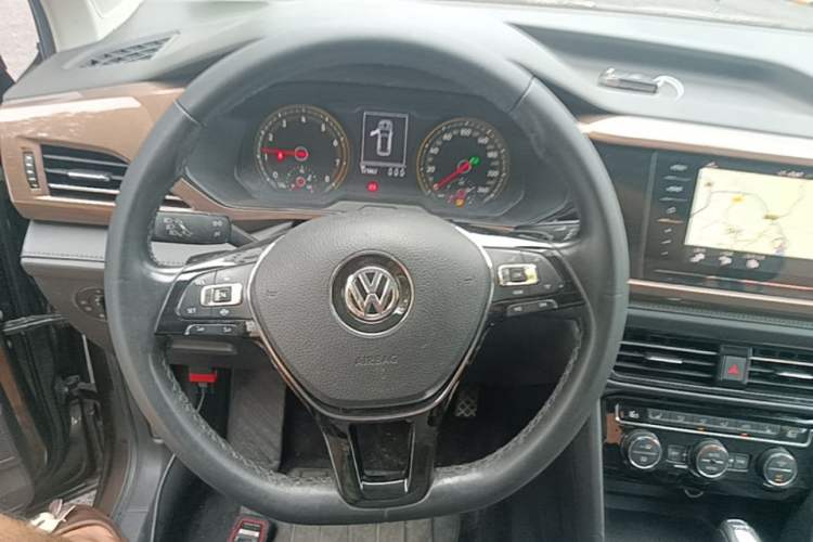 Used Volkswagen Tharu 2020 Facelift 330TSI Four-Wheel Drive Luxury PLUS Version China VI Standard Steering Wheel