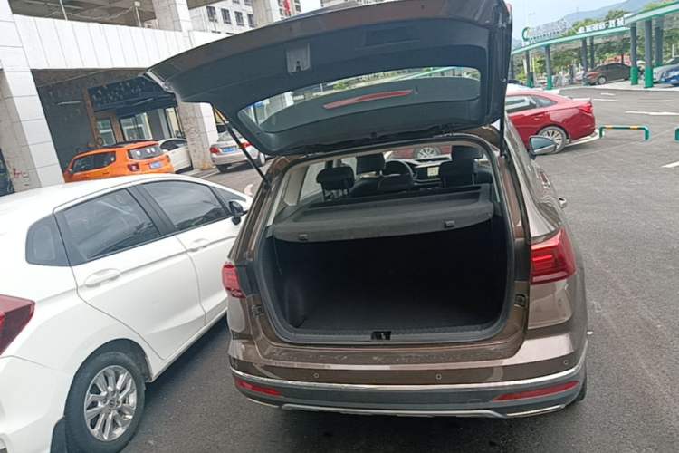 Used Volkswagen Tharu 2020 Facelift 330TSI Four-Wheel Drive Luxury PLUS Version China VI Standard Trunk