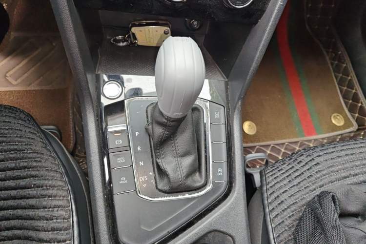 Used Volkswagen Tharu 2020 280TSI Two-Wheel Drive Luxury Edition China VI Standard Gear Lever