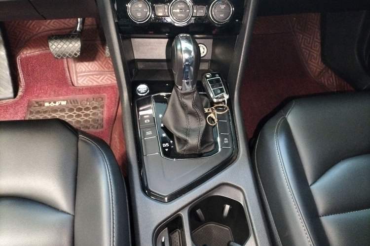 Used Volkswagen Tharu 2020 280TSI Two-Wheel Drive Comfort Edition China VI Standard Gear Lever