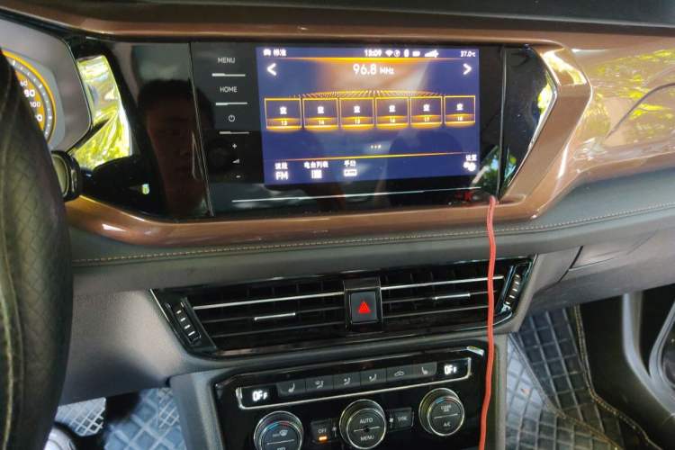 Used Volkswagen Tharu 2020 280TSI Two-Wheel Drive Luxury Plus Version China VI Standard Audio And AC Panel
