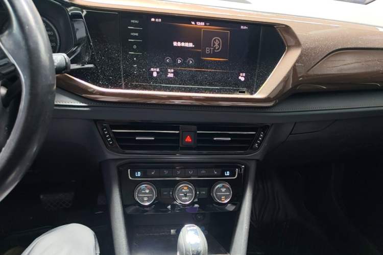 Used Volkswagen Tharu 2020 280TSI Two-Wheel Drive Luxury Plus Version China VI Standard Audio And AC Panel