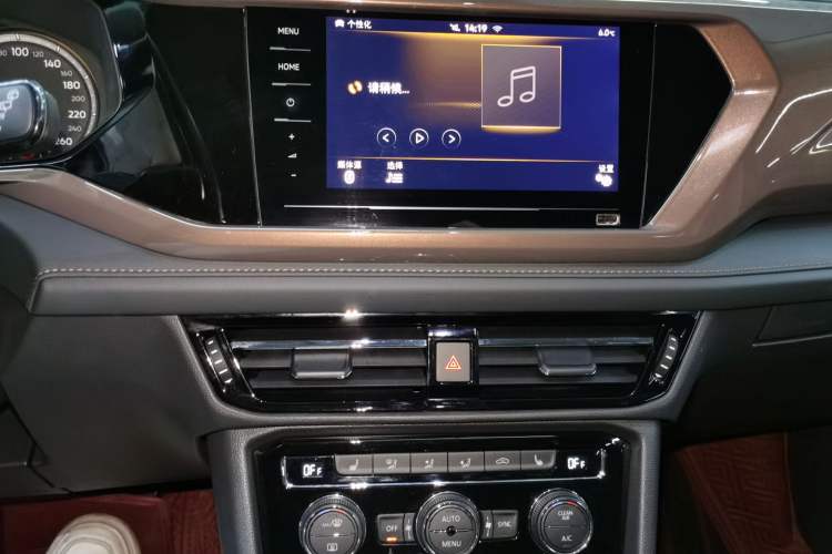 Used Volkswagen Tharu 2020 280TSI Two-Wheel Drive Luxury Plus Version China VI Standard Audio And AC Panel