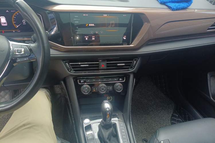 Used Volkswagen Tharu 2020 Revised Version 330TSI Four-Wheel Drive Flagship Edition China VI Audio And AC Panel