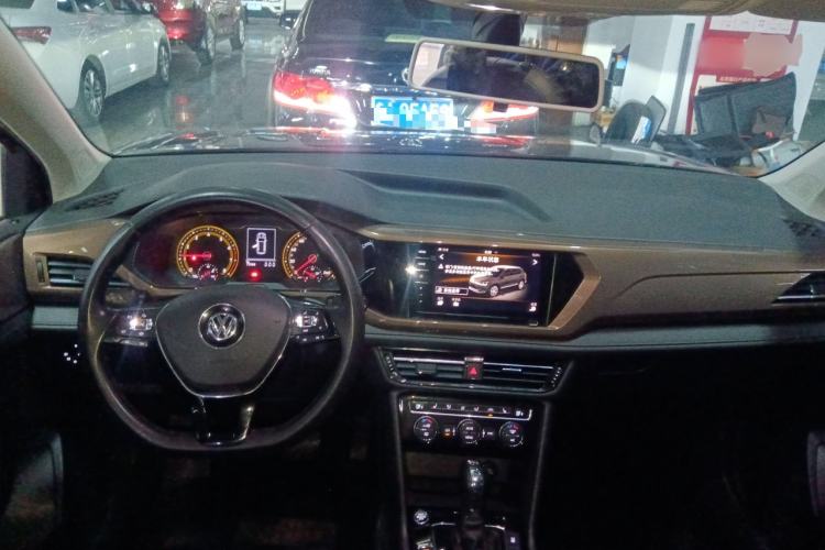 Used Volkswagen Tharu 2020 280TSI Two-Wheel Drive Luxury Plus Version China VI Standard Center Console