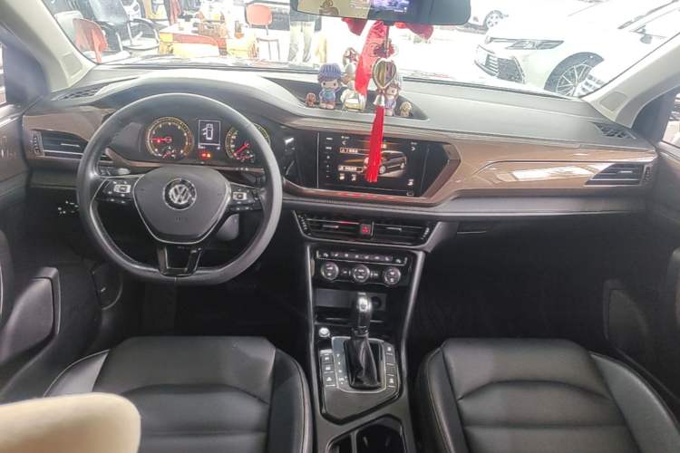 Used Volkswagen Tharu 2020 280TSI Two-Wheel Drive Luxury Edition China VI Standard Center Console
