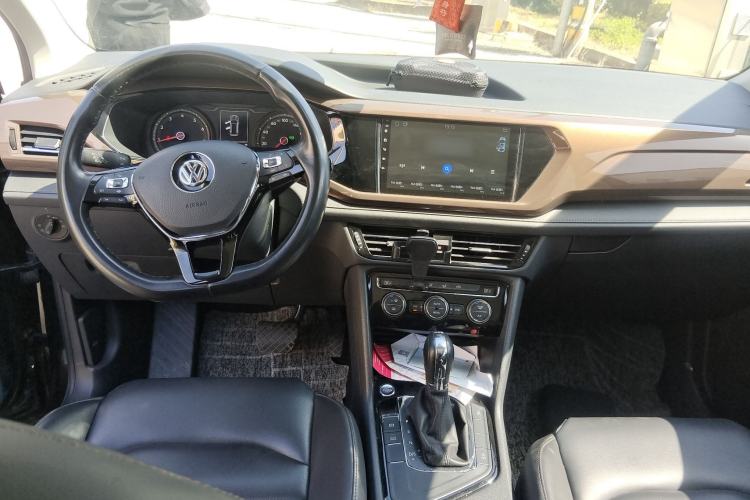 Used Volkswagen Tharu 2020 280TSI Two-Wheel Drive Comfort Edition China VI Standard Center Console