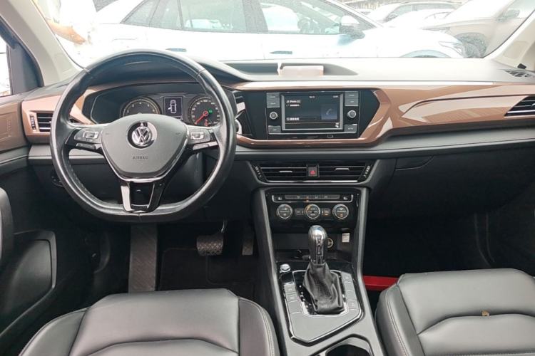 Used Volkswagen Tharu 2020 280TSI Two-Wheel Drive Comfort Edition China VI Standard Center Console
