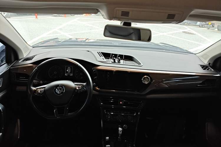 Used Volkswagen Tharu 2020 280TSI Two-Wheel Drive Luxury Plus Version China VI Standard Center Console