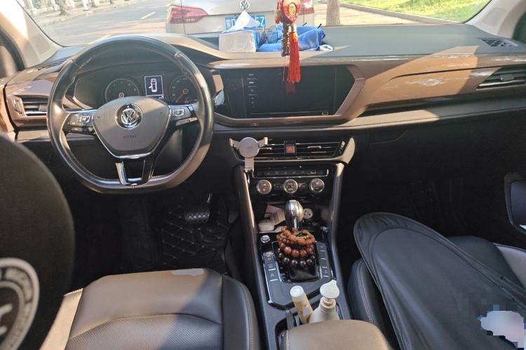 Used Volkswagen Tharu 2020 280TSI Two-Wheel Drive Luxury Plus Version China VI Standard Center Console