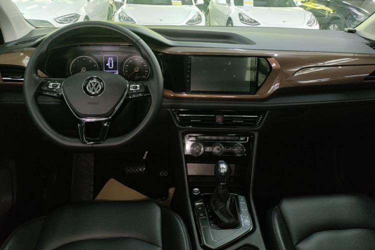 Used Volkswagen Tharu 2020 280TSI Two-Wheel Drive Comfort Edition China VI Standard Center Console