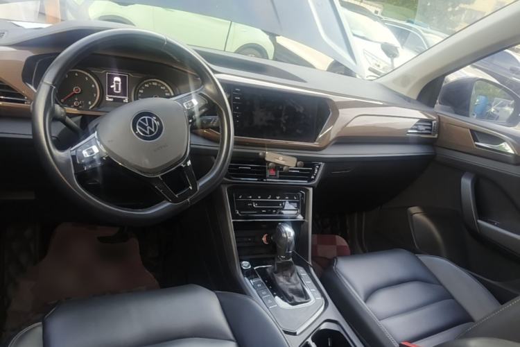 Used Volkswagen Tharu 2020 280TSI Two-Wheel Drive Luxury Edition China VI Standard Center Console