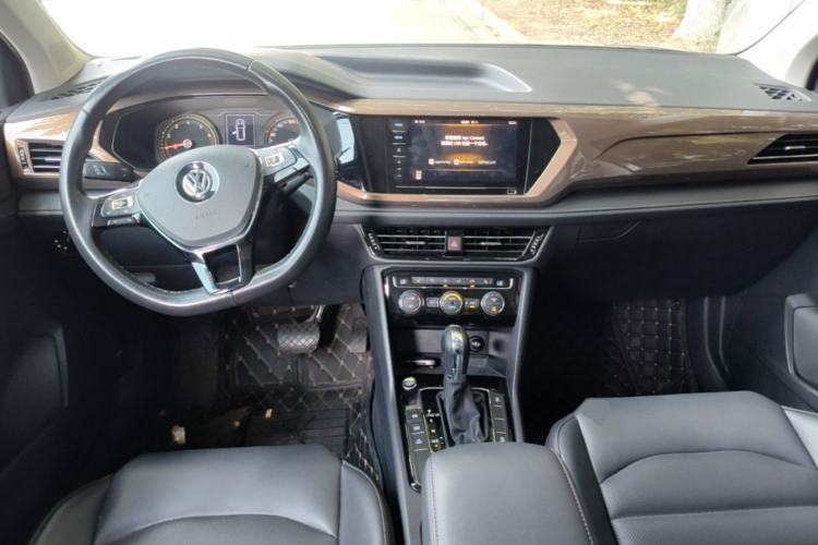 Used Volkswagen Tharu 2020 280TSI Two-Wheel Drive Luxury Plus Version China VI Standard Center Console