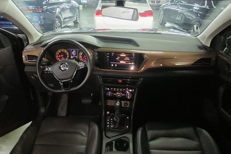 Used Volkswagen Tharu 2020 280TSI Two-Wheel Drive Luxury Plus Version China VI Standard Center Console