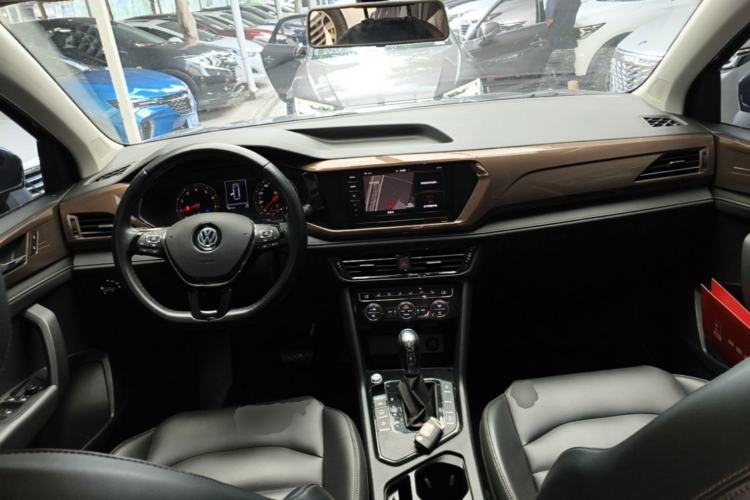 Used Volkswagen Tharu 2020 280TSI Two-Wheel Drive Luxury Edition China VI Standard Center Console