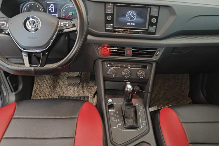 Used Volkswagen Tharu 2020 280TSI Two-Wheel Drive Trend Edition China VI Standard Center Console