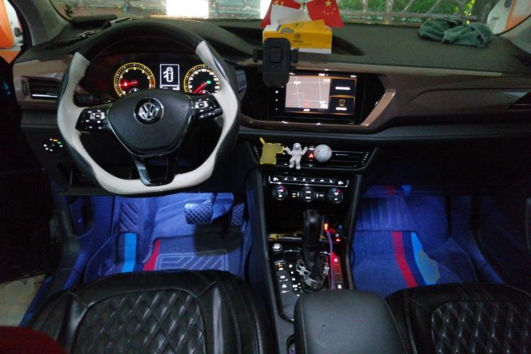 Used Volkswagen Tharu 2020 280TSI Two-Wheel Drive Luxury Edition China VI Standard Center Console