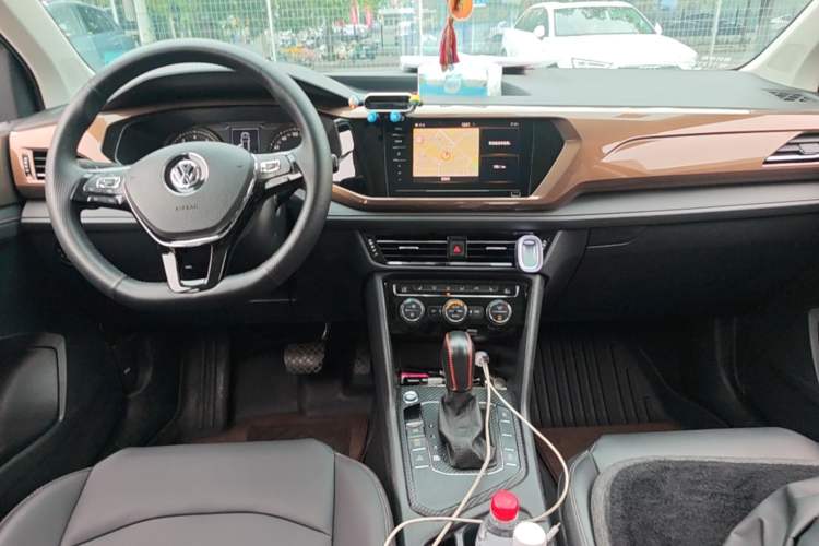 Used Volkswagen Tharu 2020 280TSI Two-Wheel Drive Luxury Edition China VI Standard Center Console