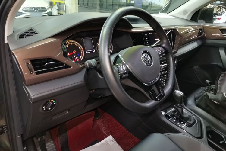 Used Volkswagen Tharu 2020 280TSI Two-Wheel Drive Luxury Plus Version China VI Standard Center Console