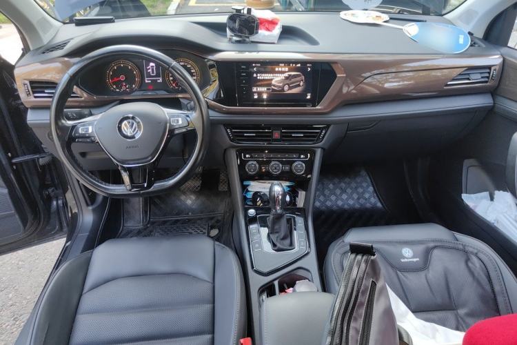 Used Volkswagen Tharu 2020 280TSI Two-Wheel Drive Luxury Plus Version China VI Standard Center Console