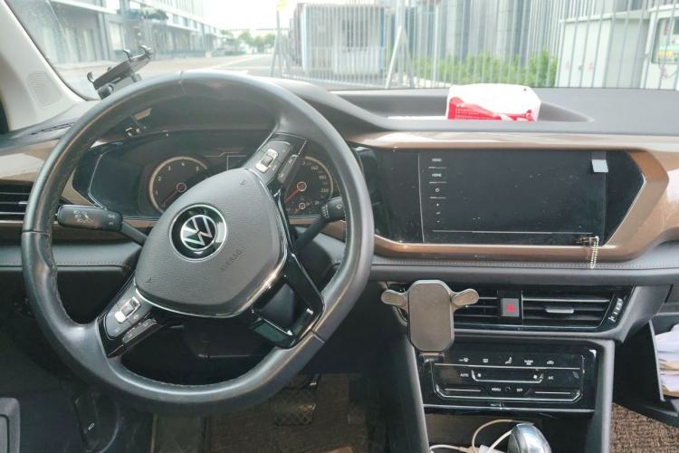 Used Volkswagen Tharu 2020 280TSI Two-Wheel Drive Trend Edition China VI Standard Center Console