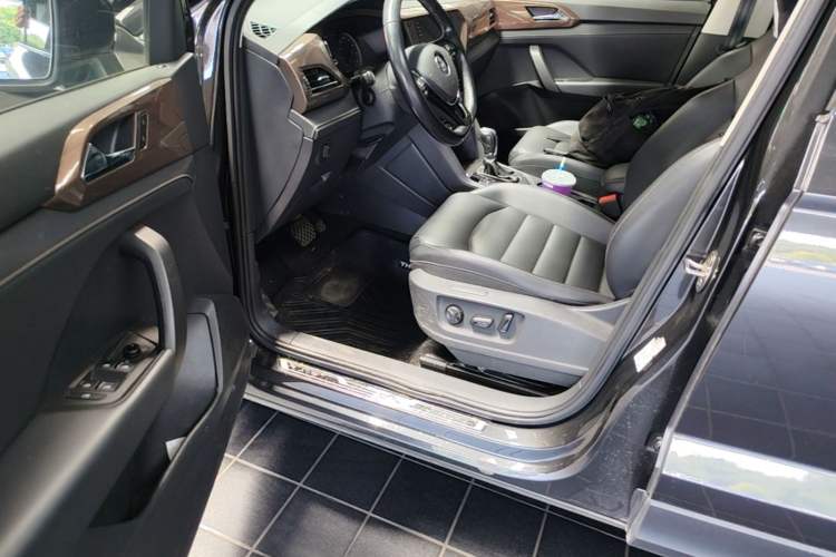 Used Volkswagen Tharu 2020 280TSI Two-Wheel Drive Luxury Plus Version China VI Standard Driver Seat