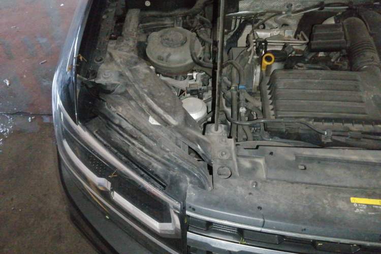 Used Volkswagen Tharu 2020 280TSI Two-Wheel Drive Luxury Edition China VI Standard Engine Bay Right