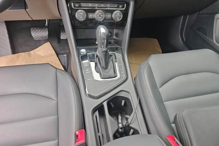 Used Volkswagen Tharu 2020 280TSI Two-Wheel Drive Comfort Edition China VI Standard Gear Lever