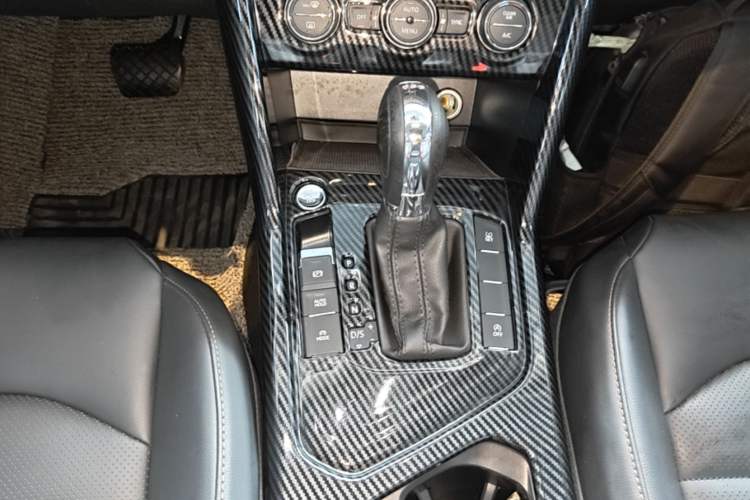 Used Volkswagen Tharu 2020 280TSI Two-Wheel Drive Luxury Plus Version China VI Standard Gear Lever