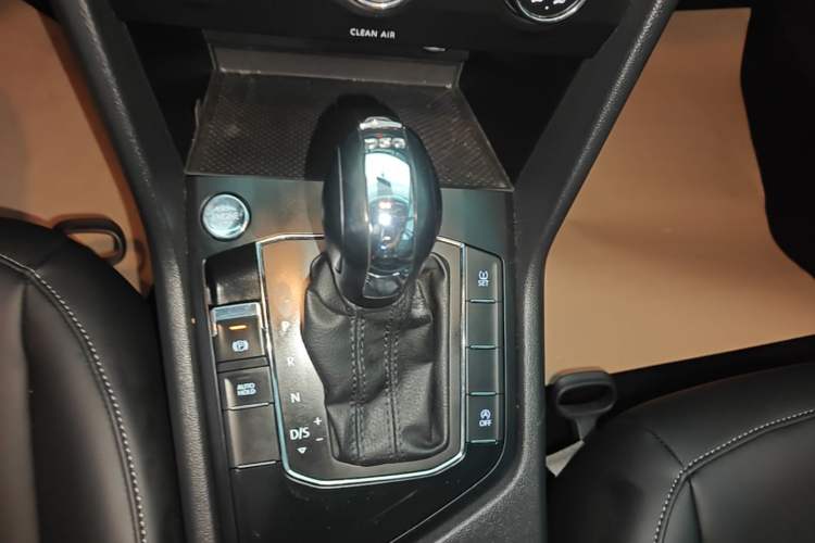 Used Volkswagen Tharu 2020 280TSI Two-Wheel Drive Trend Edition China VI Standard Gear Lever