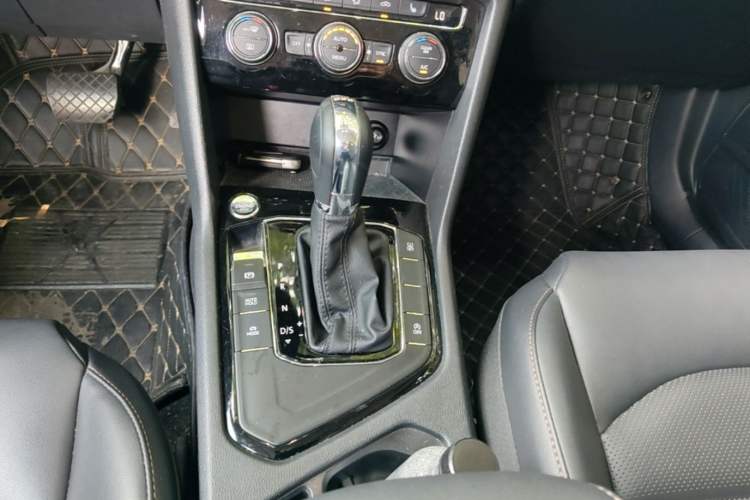 Used Volkswagen Tharu 2020 280TSI Two-Wheel Drive Luxury Plus Version China VI Standard Gear Lever