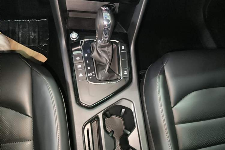 Used Volkswagen Tharu 2020 280TSI Two-Wheel Drive Luxury Plus Version China VI Standard Gear Lever