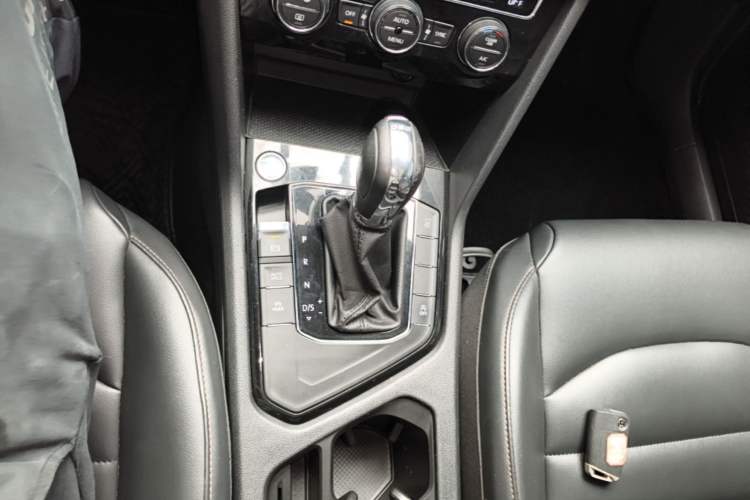 Used Volkswagen Tharu 2020 280TSI Two-Wheel Drive Luxury Edition China VI Standard Gear Lever