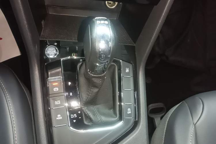 Used Volkswagen Tharu 2020 280TSI Two-Wheel Drive Luxury Plus Version China VI Standard Gear Lever