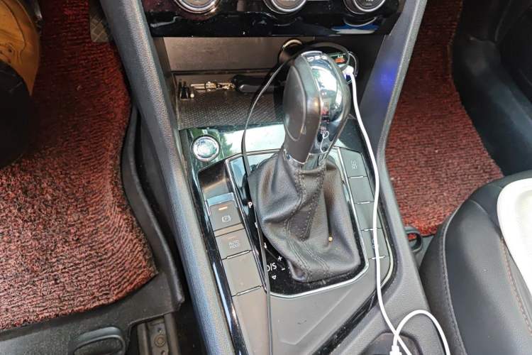 Used Volkswagen Tharu 2020 280TSI Two-Wheel Drive Comfort Edition China VI Standard Gear Lever