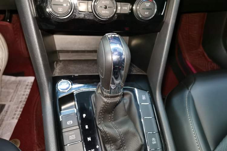 Used Volkswagen Tharu 2020 280TSI Two-Wheel Drive Luxury Plus Version China VI Standard Gear Lever