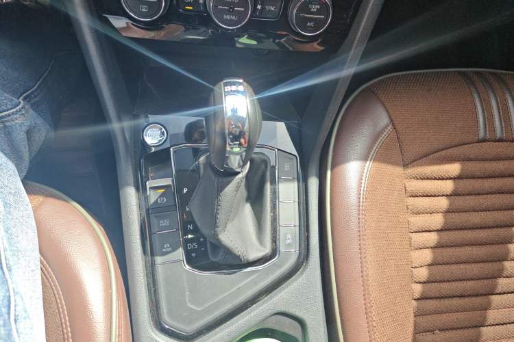 Used Volkswagen Tharu 2020 280TSI Two-Wheel Drive Luxury Plus Version China VI Standard Gear Lever