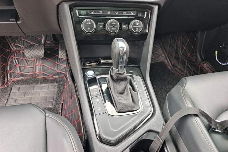 Used Volkswagen Tharu 2020 280TSI Two-Wheel Drive Luxury Edition China VI Standard Gear Lever