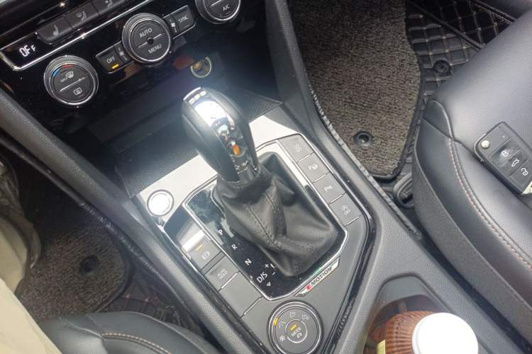 Used Volkswagen Tharu 2020 Revised Version 330TSI Four-Wheel Drive Flagship Edition China VI Gear Lever