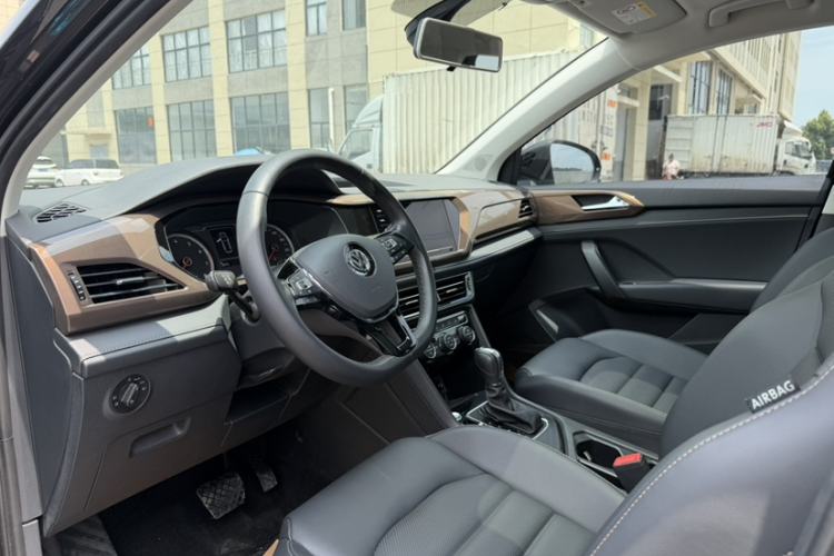 Used Volkswagen Tharu 2020 280TSI Two-Wheel Drive Luxury Plus Version China VI Standard Interior 1
