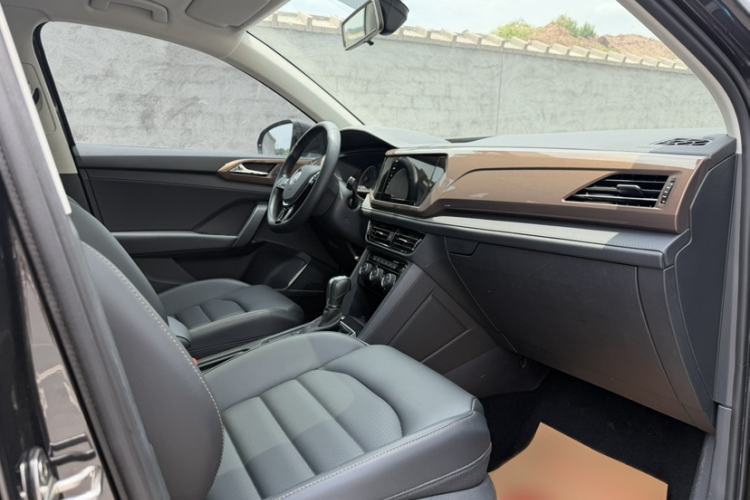 Used Volkswagen Tharu 2020 280TSI Two-Wheel Drive Luxury Plus Version China VI Standard Interior 4