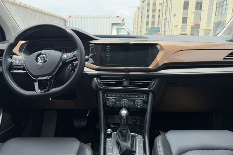 Used Volkswagen Tharu 2020 280TSI Two-Wheel Drive Luxury Plus Version China VI Standard Interior 5