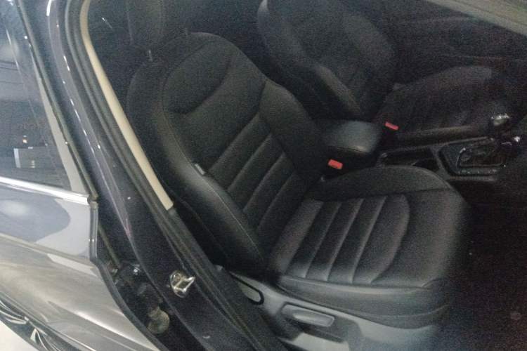 Used Volkswagen Tharu 2020 280TSI Two-Wheel Drive Luxury Plus Version China VI Standard Right Front Seat