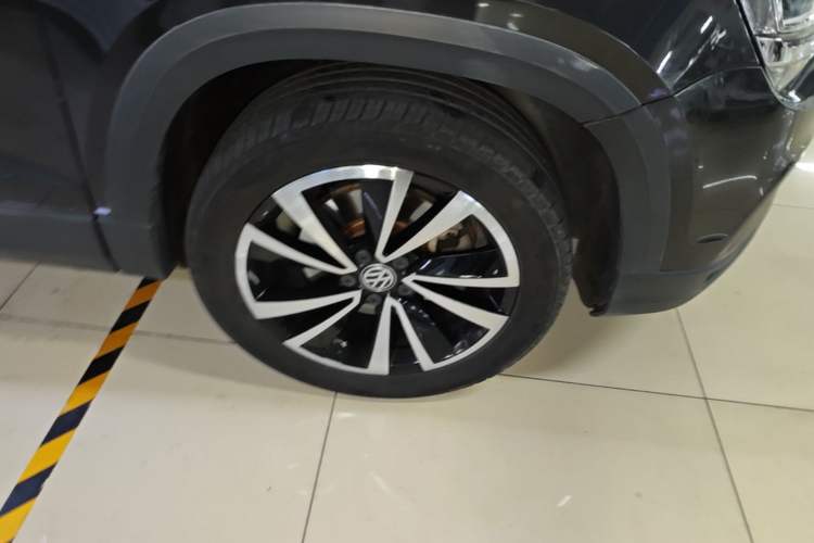 Used Volkswagen Tharu 2020 280TSI Two-Wheel Drive Luxury Edition China VI Standard Right Front Wheel Hub