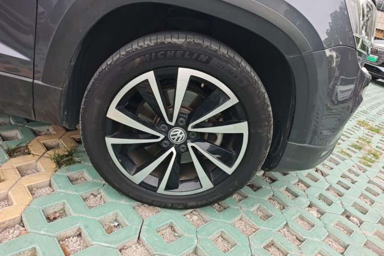 Used Volkswagen Tharu 2020 280TSI Two-Wheel Drive Luxury Edition China VI Standard Right Front Wheel Hub