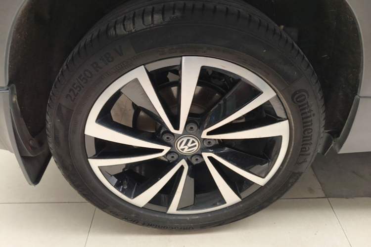 Used Volkswagen Tharu 2020 280TSI Two-Wheel Drive Luxury Edition China VI Standard Right Rear Wheel Hub