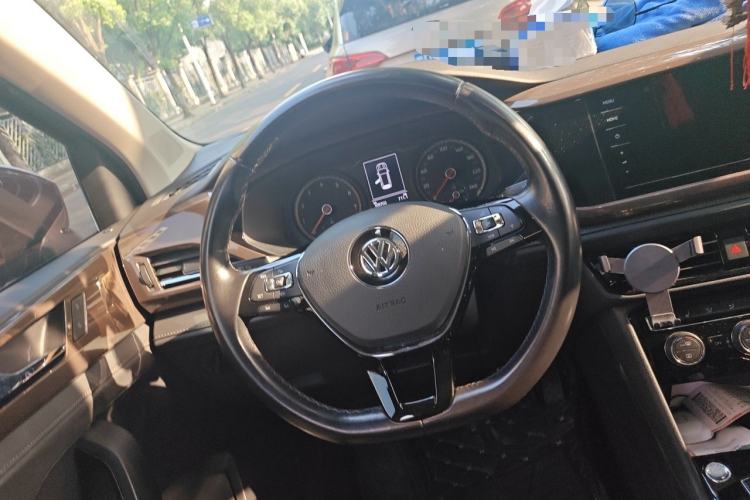 Used Volkswagen Tharu 2020 280TSI Two-Wheel Drive Luxury Plus Version China VI Standard Steering Wheel