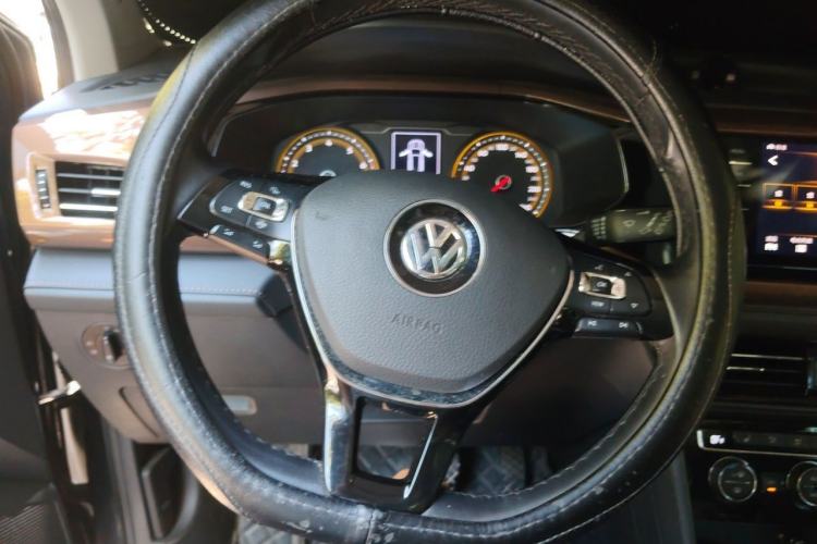 Used Volkswagen Tharu 2020 280TSI Two-Wheel Drive Luxury Plus Version China VI Standard Steering Wheel