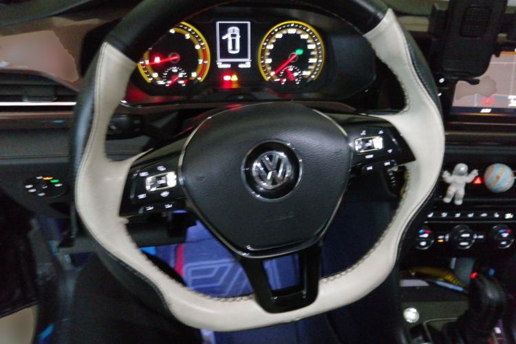 Used Volkswagen Tharu 2020 280TSI Two-Wheel Drive Luxury Edition China VI Standard Steering Wheel
